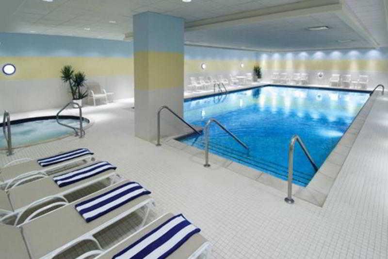 Hotel Renaissance Chicago O'hare 4*